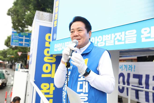 더불어민주당 최대호 안양시장 후보가 지지층 결집과 부동층 흡수를 위한 막바지 총력 유세에 나섰다. 최대호 후보 선거캠프 제공