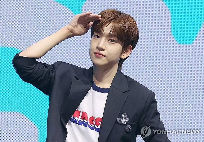 포즈 취하는 김민재 (서울=연합뉴스) 이재희 기자 = 그룹 아이딧(IDID)의 김민재가 15일 서울 광진구 예스24라이브홀에서 열린 첫 번째 미니앨범 '아이 디드 잇'(I did it) 발표회에서 포즈를 취하고 있다. 2025.9.15 scape@yna.co.kr