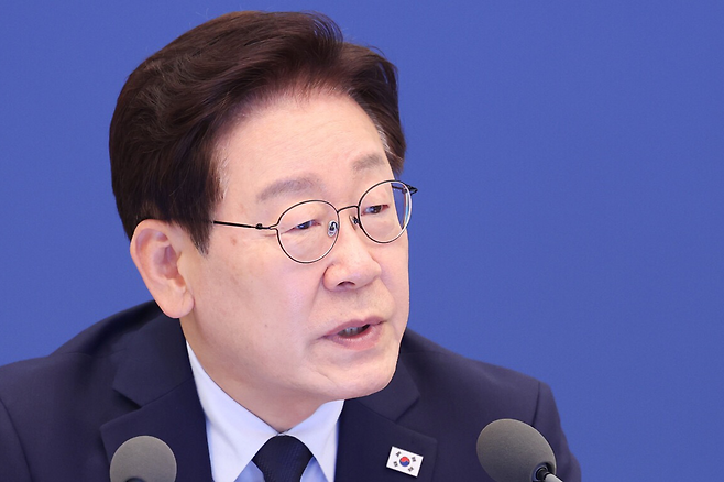 이재명 대통령이 28일 청와대에서 열린 수석보좌관회의에서 발언하고 있다. 연합뉴스