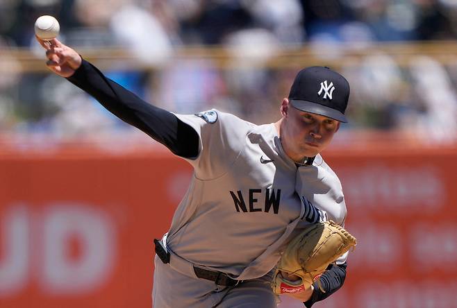SACRAMENTO, CALIFORNIA - MAY 31: Will Warren #29 of the New York Yankees pitches against the Athletics in the bottom of the first inning at Sutter Health Park on May 31, 2026 in Sacramento, California. Thearon W. Henderson/Getty Images/AFP (Photo by Thearon W. Henderson / GETTY IMAGES NORTH AMERICA / Getty Images via AFP)
<저작권자(c) 연합뉴스, 무단 전재-재배포, AI 학습 및 활용 금지>