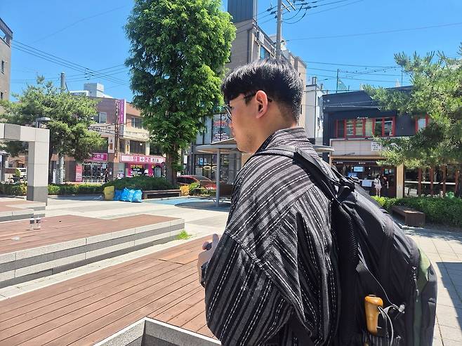 지난달 31일 대전 유성구 궁동 로데오거리에서 만난 충남대 대학원생 유인주(32)씨는 “허태정 임기 때 트램이 진척이 없다가 이장우 시장 때 속도가 났다”며 “지역 기업 유치, 인프라 확충에 추진력을 보여주는 이 후보 정책이 현실적으로 와닿는다”고 했다. 대전=오소영 기자