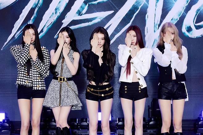 미야오는 타이틀곡 '띠로리'로 활동 예정이다. 더블랙레이블 제공