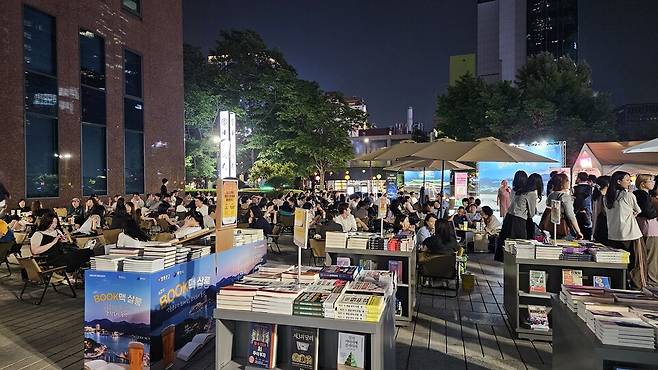5월11일부터 31일까지 서울 종로구 청계천에서 열린 '투나잇 통영 팝업스토어' 현장 ⓒ통영시 제공
