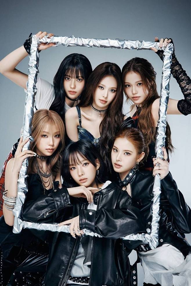 ▲ 이즈나. 제공| 웨이크원