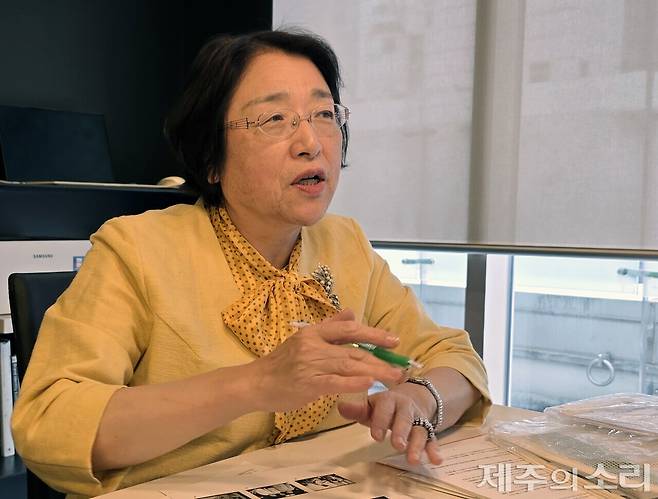 서울 종로구의 한 호텔에서 만난 나이토 이즈미 선생. 가정 호스피스 의사인 그는 환자를 만날때 의사와 환자의 관계가 아닌 인연을 먼저 생각하는 모습을 보였다. 그는 인터뷰 말미에 생명의 주인공인 환자들이 생명과 마주하기 위한 지식과 힘을 얻을 수 있도록 해달라, 여러분의 행복에 도움이 되길 바란다며 호스피스가 많은 이들에게 알려지길 바란다고 했다. ⓒ제주의소리