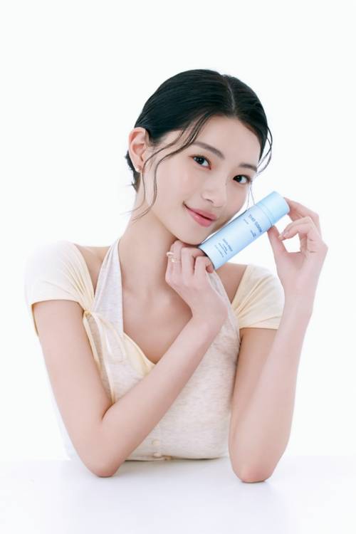 ▲뷰티 브랜드 더샘이 최근 출시한 '스킨 프렙 쿨링 무스 토너' 제품 화보.사진=더샘