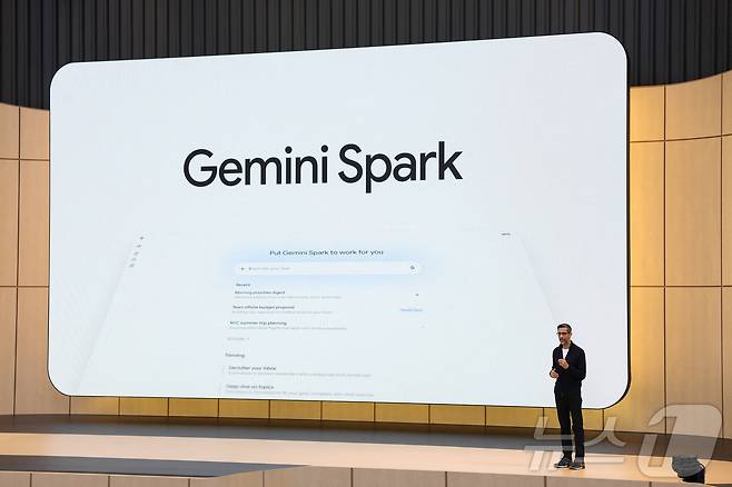 순다르 피차이 구글·알파벳 최고경영자(CEO)가 19일(현지시간) 미국 캘리포니아주 마운틴뷰에서 열린 '구글 I/O 2026' 개발자회의에서 발언하고 있다. 2026.05.20. ⓒ 로이터=뉴스1