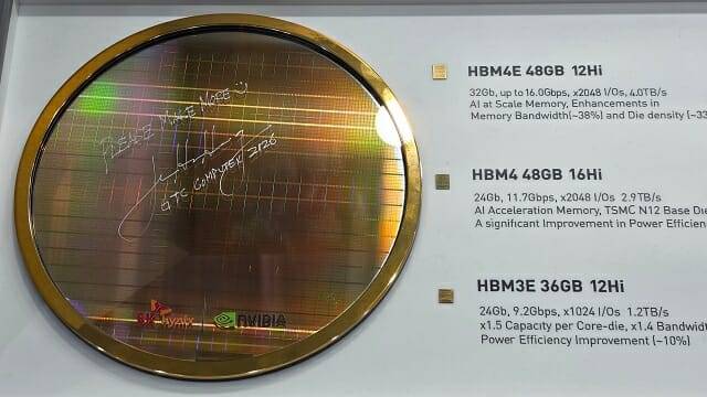 젠슨 황 엔비디아 CEO는 HBM4E 12단 시제품 위에 ”더 만들어 달라”는 문구를 남겼다. (사진=SK하이닉스)