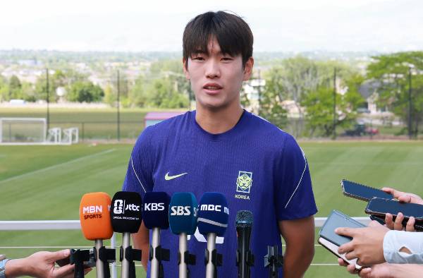 부상으로 홍명보호에서 낙마한 센터백 조유민 대신 월드컵 출전 기회를 잡은 조위제가 심경을 밝혔다. 사진은 대한민국 축구대표팀 조위제가 1일(현지시간) 미국 유타주 헤리먼에 위치한 자이언스뱅크 트레이닝센터에서 훈련에 앞서 인터뷰 하는 모습. /사진=뉴스1