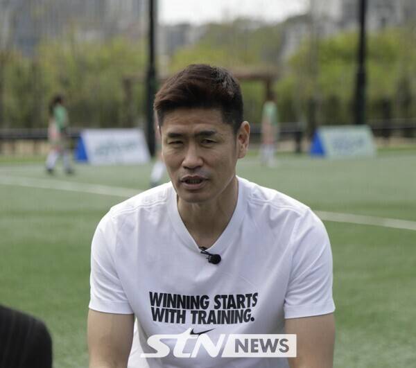 리얼 축구 예능 콘텐츠 '강인한 슛팅스타' 설기현 감독. /사진=메이콘텐츠