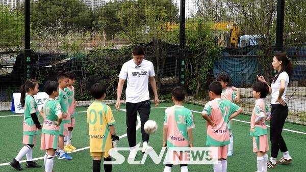 리얼 축구 예능 콘텐츠 '강인한 슛팅스타'. /사진=메이콘텐츠