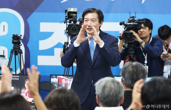 경기 평택을 국회의원 재선거에 출마한 조국혁신당 조국 후보가 3일 경기도 평택시 선거사무소에서 발언을 하고 있다. /사진=뉴시스