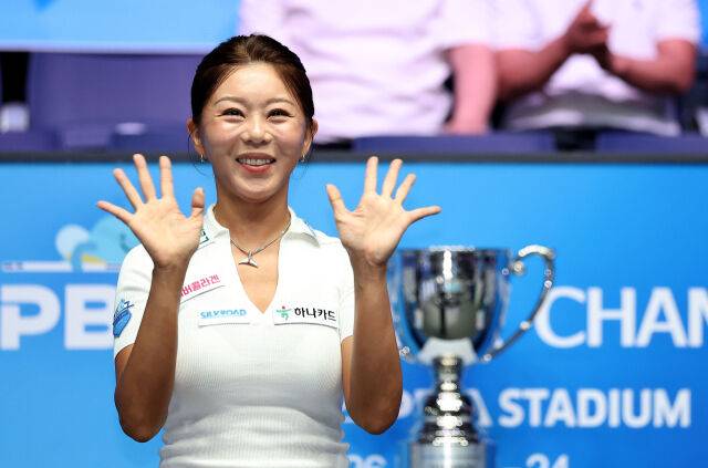 김가영(하나카드)이 지난달 23일 열린 2026-27시즌 개막전 '우리금융캐피탈 LPBA 챔피언십'에서 우승을 하고 세리머니를 하고 있다. /PBA 제공