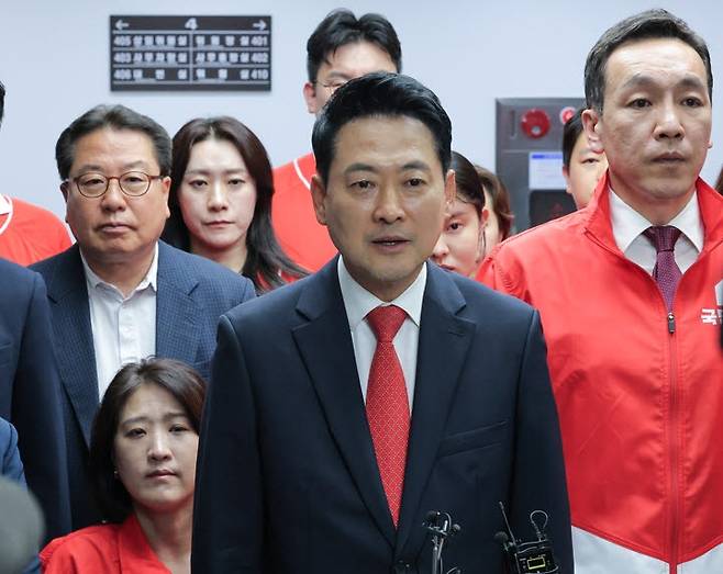 중앙선관위원장 면담 뒤 발언하는 장동혁 선대위원장(사진 = 연합뉴스)