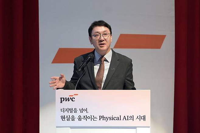 지난 2일 서울 용산구 아모레홀에서 열린 PwC 포럼에서 문홍기 PwC컨설팅 대표가 기조 발언을 하고 있다. PwC 컨설팅 제공