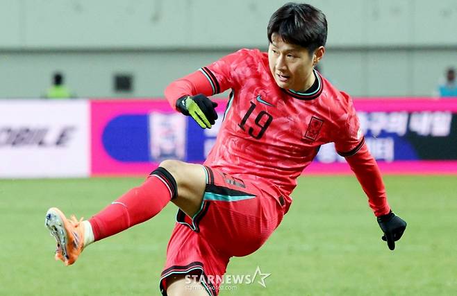 지난해 10월부터 대한민국 축구 국가대표팀 등번호를 18번에서 19번으로 바꾼 이강인. /사진=김진경 대기자