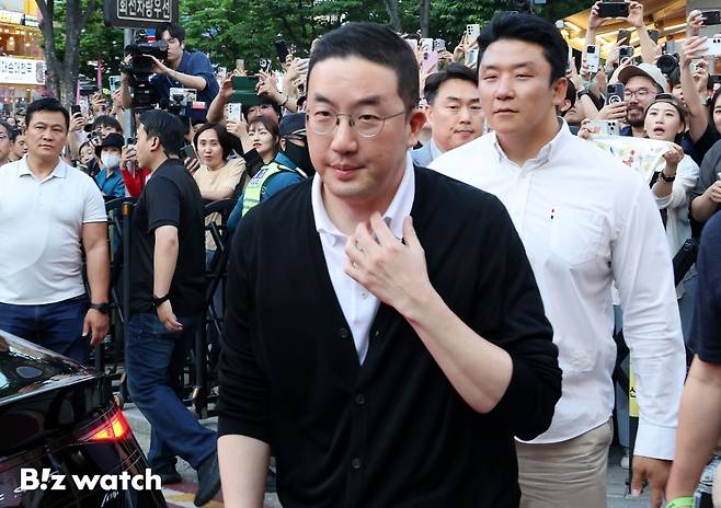 구광모 LG 회장이 5일 오후 서울 서교동의 한 고깃집에서 열린 젠슨 황 엔비디아 최고경영자와의 삼겹살 회동에 참석하고 있다./사진=이명근 기자qwe123@