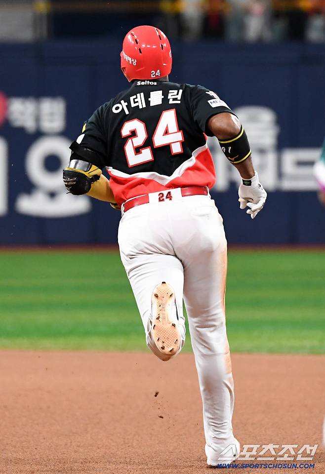 26일 서울 고척스카이돔에서 열린 키움과 KIA의 경기. 6회초 1사 KIA 아데를린이 솔로포를 날린 뒤 환호하고 있다. 고척=박재만 기자 pjm@sportschosun.com/2026.05.26/