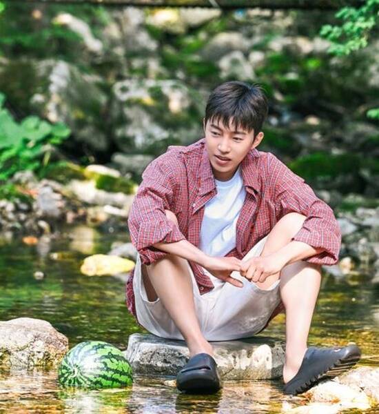 "이번에는 섬을 떠나 산으로 향한다." '섬총각 영웅'의 후속 이야기, SBS 신규 예능 '산골총각 영웅'이 이달 23일 첫 방송을 앞두고 기대감을 높이고 있다. /SBS