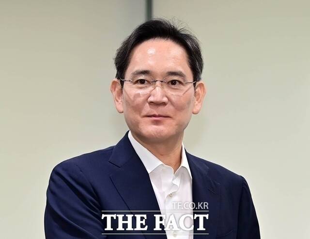 삼성전자는 오는 8일 '감사 페스티벌'을 열고 4000억원 이상의 혜택을 제공한다고 5일 밝혔다. 사진은 이재용 삼성전자 회장. /더팩트 DB