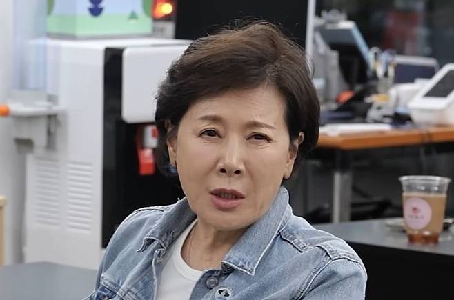 배우 박정수가 주식 투자 실패담을 털어놓고 있다. 유튜브 채널 '웬만해선 정수를 막을 수 없다' 캡처