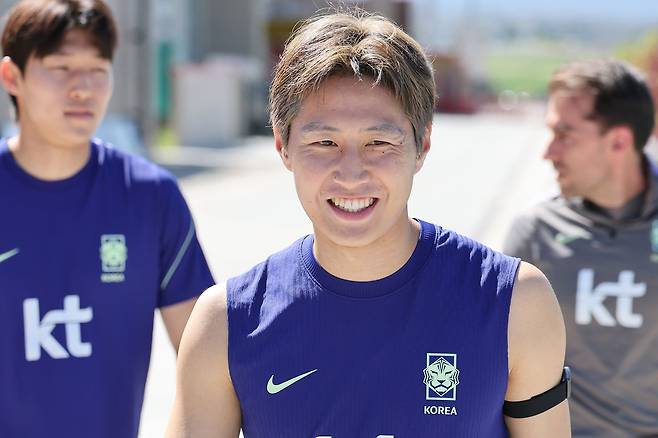 이동경과 주전 경쟁을 펼치게 된 이강인(가운데). 뉴스1