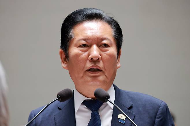 정청래 더불어민주당 대표가 5일 국회에서 열린 의원총회에서 발언하고 있다. 연합뉴스