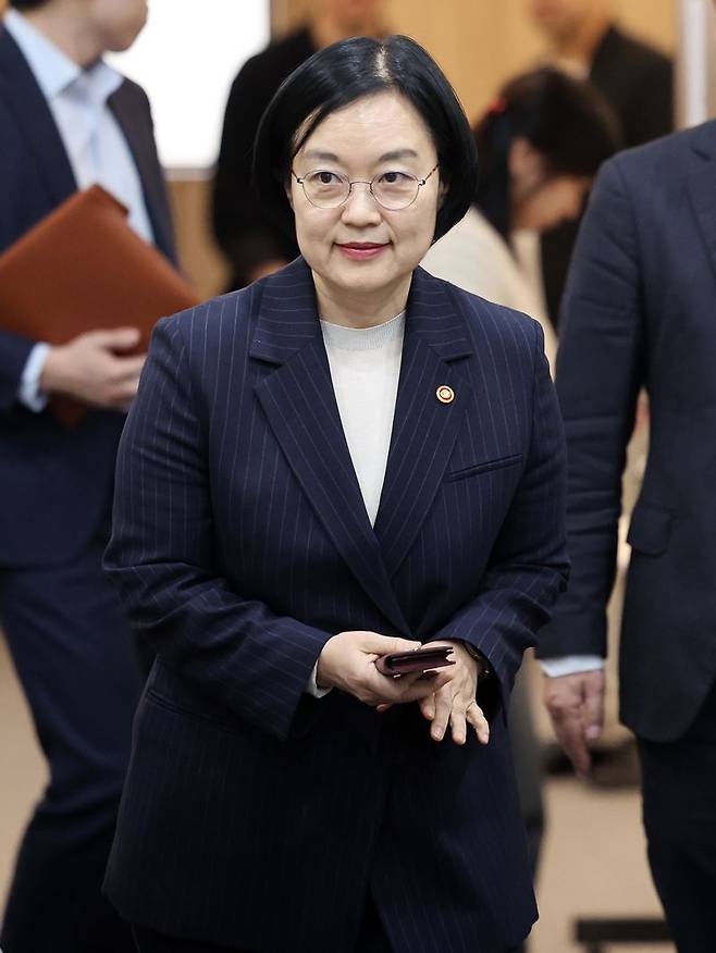 이재명 대통령이 7일 한성숙 중소벤처기업부 장관을 신임 국무총리 후보자로 지명했다. 서울 서초구 한국제약바이오협회에서 지난 3월 열린 바이오벤처 혁신성장 관련 발표회에 한 장관이 참석하고 있다.뉴스1