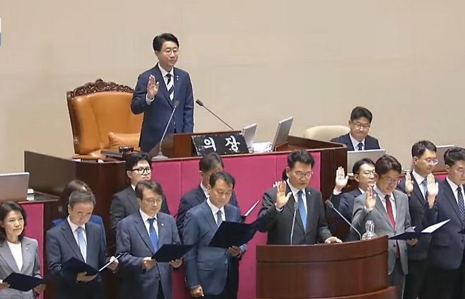 의원 선서하는 국회의원 보궐선거 당선인들 (유튜브 캡처)