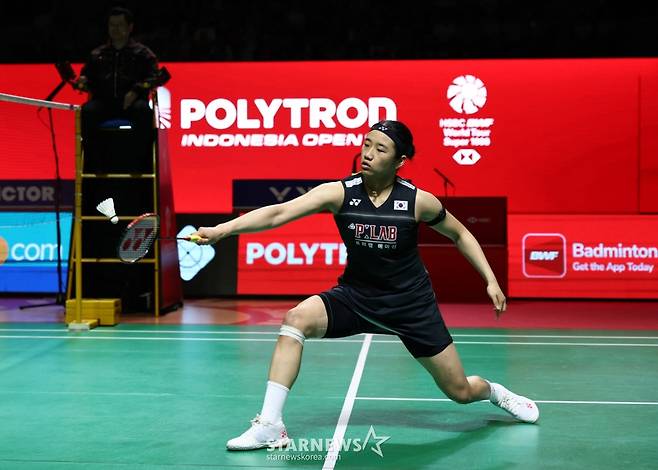 7일 인도네시아 자카르타에서 열린 2026 세계배드민턴연맹(BWF) 월드투어 슈퍼1000 인도네시아 오픈 결승에서 야마구치 아카네와 경기하고 있는 안세영. /로이터=뉴스1