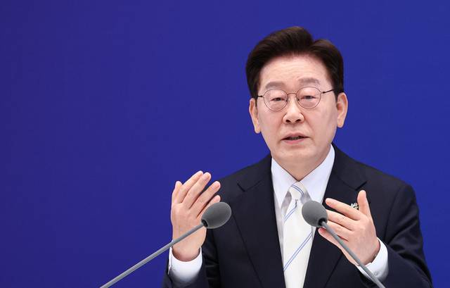 이재명 대통령이 8일 청와대 영빈관에서 열린 취임 1주년 기자회견에서 발언하고 있다. 연합뉴스