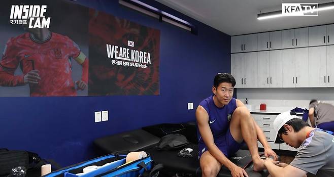 출처:KFA TV 유튜브 캡처 / 치료받는 손흥민(LA FC)