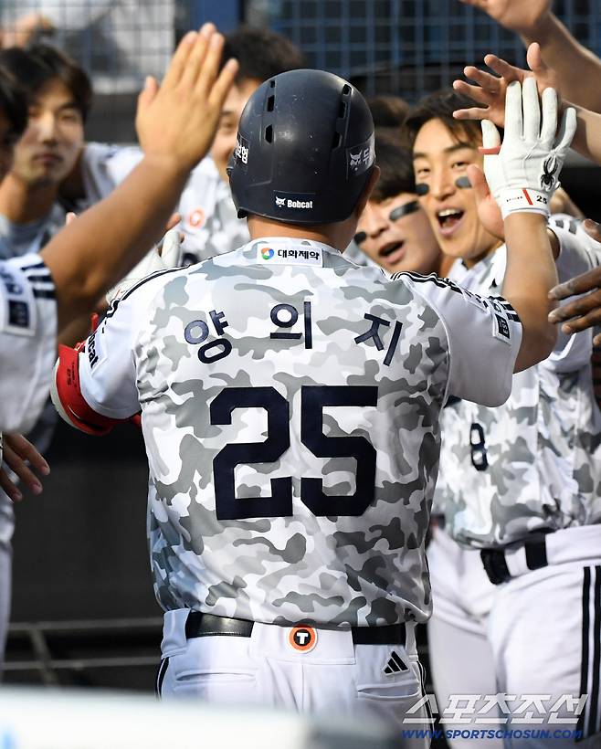 4일 잠실구장에서 열린 두산과 한화의 경기. 2회말 1사 두산 양의지가 솔로포를 날린 뒤 환호하고 있다. 잠실=박재만 기자 pjm@sportschosun.com/2026.06.04/