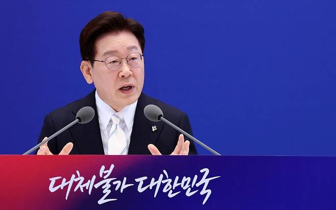 이재명 대통령이 8일 청와대 영빈관에서 열린 취임 1주년 기자회견에서 발언하고 있다. 연합뉴스