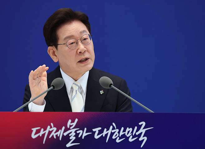 이재명 대통령이 8일 청와대 영빈관에서 열린 취임 1주년 기자회견에서 발언하고 있다. ⓒ 연합뉴스