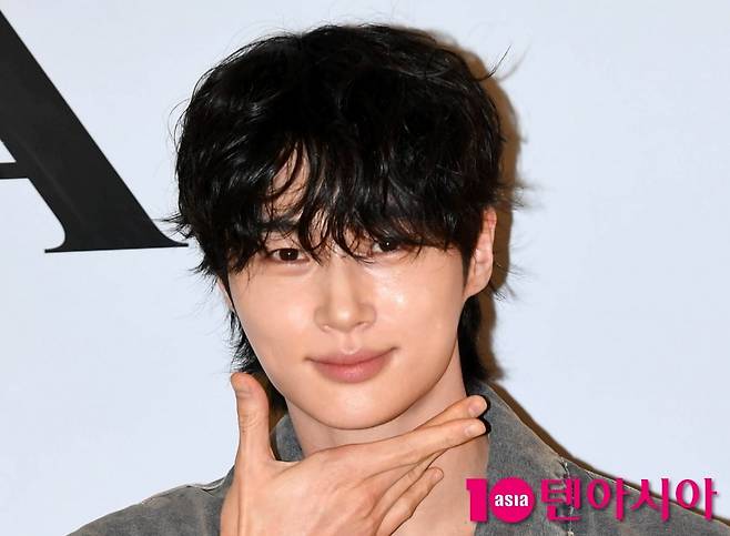 배우 변우석이 공식 행사에서 포즈를 취하고 있다. / 사진=텐아시아 DB