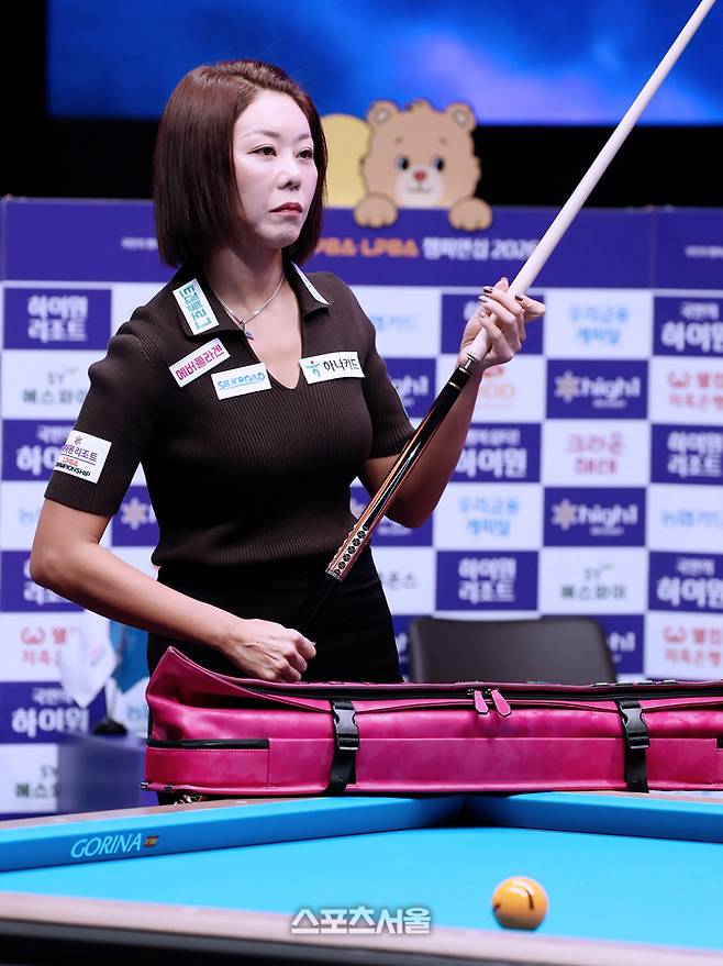 ‘20승 고지 코앞’ 김가영, 퇴근길 미소와 함께 “보람찬 하루일을 끝마치고서~”...스롱 피아비와 10일 우승 격돌
