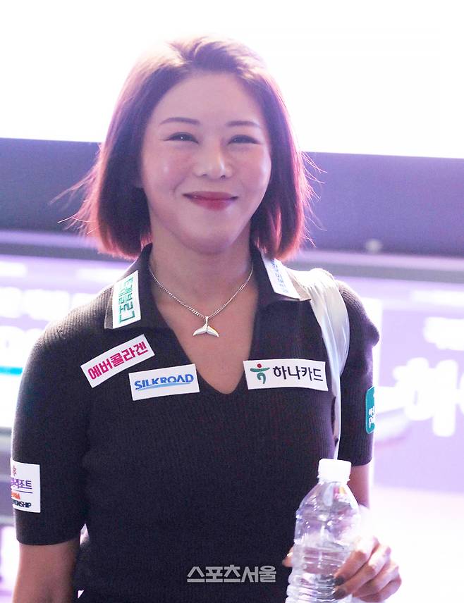 ‘20승 고지 코앞’ 김가영, 퇴근길 미소와 함께 “보람찬 하루일을 끝마치고서~”...스롱 피아비와 10일 우승 격돌