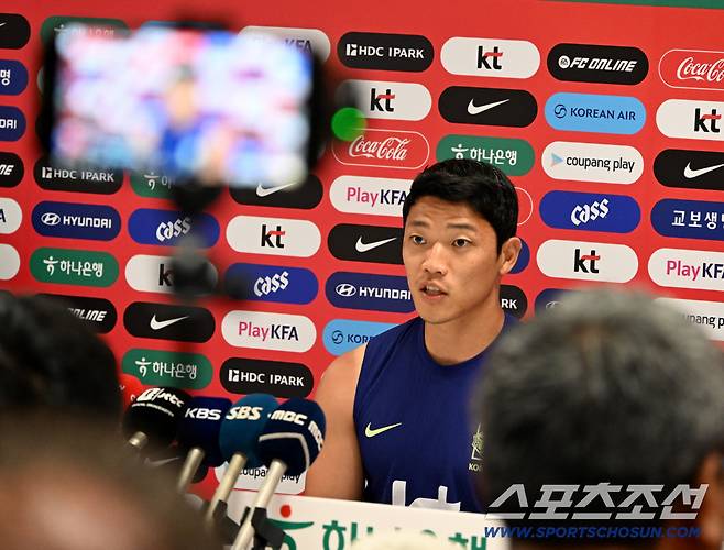 9일(한국시각) 멕시코 과달라하라 인근 사포판 월드컵대표팀 베이스캠프 훈련장 치바스 베르데 바예에서 진행된 대한민국 월드컵 대표팀의 공식 훈련. 황희찬이 인터뷰를 하고 있다. 사포판(멕시코)=허상욱 기자wook@sportschosun.com/2026.06.09/