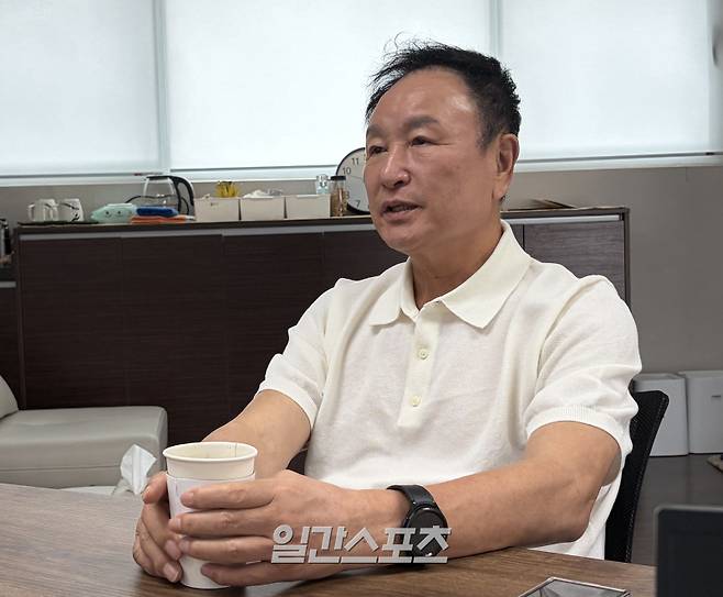 허정무 전 감독이 최근 서울 모처에서 본지와 만나 2026 FIFA 북중미 월드컵을 주제로 인터뷰하고 있다. 사진=김수민 인턴기자