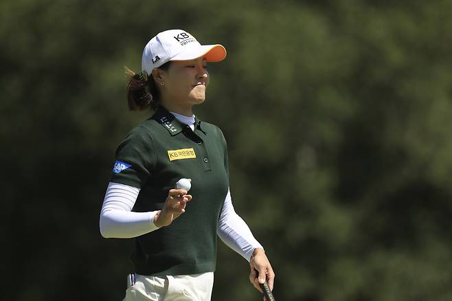 전인지가 지난 8일 미국 캘리포니아주 퍼시픽 팰리세이즈의 리비에라 컨트리클럽에서 열린 제81회 US여자오픈 최종 라운드 도중 12번 홀을 마친 뒤 손을 들어 관중들에게 인사하고 있다. 게티이미지코리아