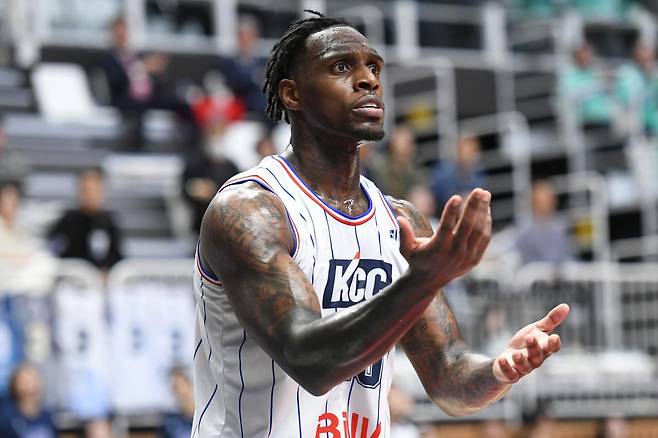 출처:KBL / KCC에서 활약할 당시 라건아