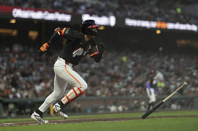 Jun 9, 2026; San Francisco, California, USA; San Francisco Giants right fielder Jung Hoo Lee (51) runs after hitting a two RBI double during the fifth inning against the Washington Nationals at Oracle Park. Mandatory Credit: Stan Szeto-Imagn Images
<저작권자(c) 연합뉴스, 무단 전재-재배포, AI 학습 및 활용 금지>