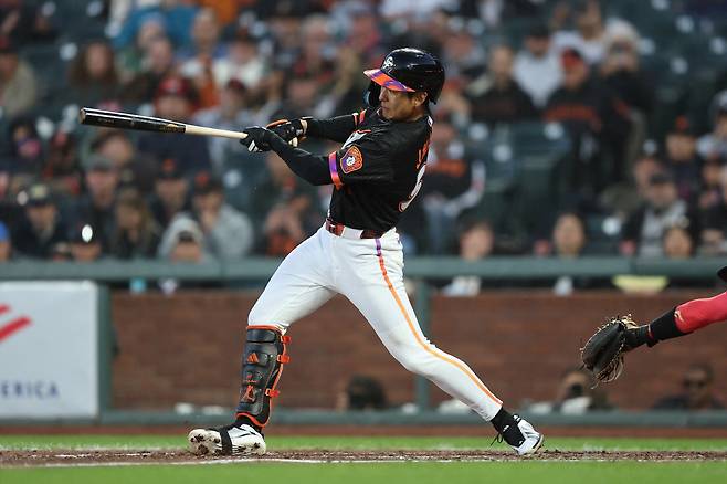 SAN FRANCISCO, CALIFORNIA - JUNE 09: Jung Hoo Lee #51 of the San Francisco Giants hits a two-run double in the bottom of the fifth inning against the Washington Nationals at Oracle Park on June 09, 2026 in San Francisco, California. Lachlan Cunningham/Getty Images/AFP (Photo by Lachlan Cunningham / GETTY IMAGES NORTH AMERICA / Getty Images via AFP연합뉴스
