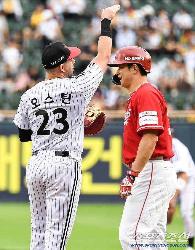 9일 잠실구장에서 열린 LG와 SSG의 경기. 1회초 2사 1루 SSG 김재환이 파울 홈런 후 아쉬워하고 있다. 잠실=박재만 기자 pjm@sportschosun.com/2026.06.09/