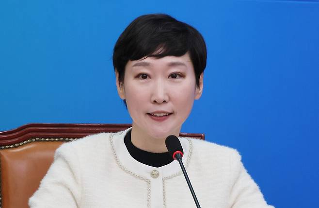 2024년 1월29일 국회에서 열린 더불어민주당 11·12차 인재영입식에서 이지은 전 총경이 인사말을 하고 있다. 연합뉴스
