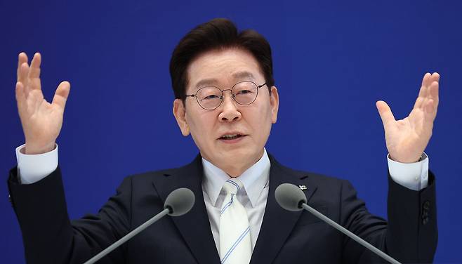 이재명 대통령이 8일 청와대 영빈관에서 열린 취임 1주년 기자회견에서 발언하고 있다. 연합뉴스