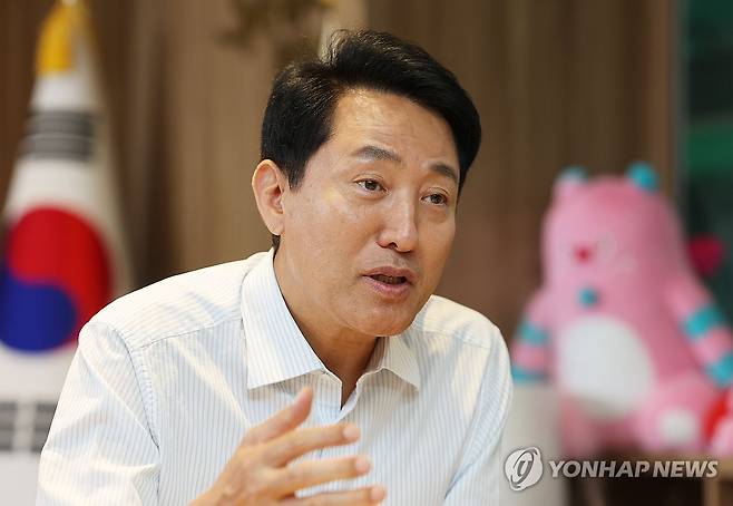 연합뉴스와 인터뷰하는 오세훈 시장 (서울=연합뉴스) 한종찬 기자 = 오세훈 서울시장이 서울시청에서 연합뉴스와 인터뷰를 하고 있다. 2026.6.10 saba@yna.co.kr