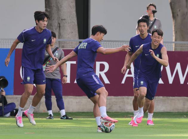 한국 축구 국가대표팀 선수들이 2026 북중미 월드컵 체코와의 조별리그 1차전을 하루 앞둔 10일(현지시간) 멕시코 과달라하라 인근 사포판의 치바스 바예 베르데에서 훈련을 하고 있다. /연합뉴스