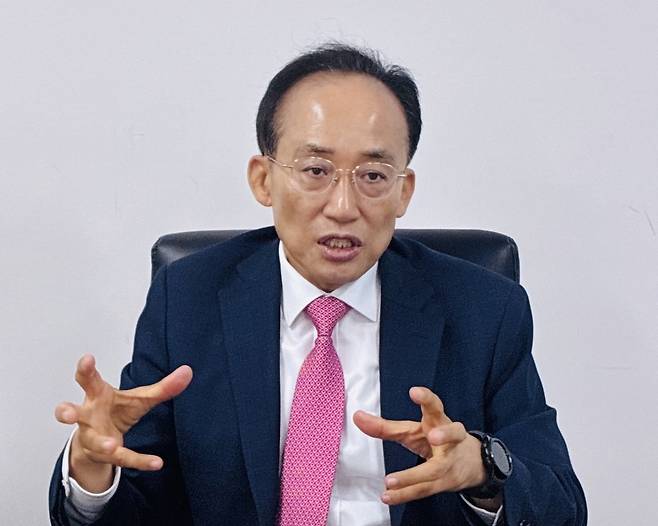추경호 대구시장 당선인이 경제 대개조에 대한 생각을 밝히고 있다./ 황인무 기자